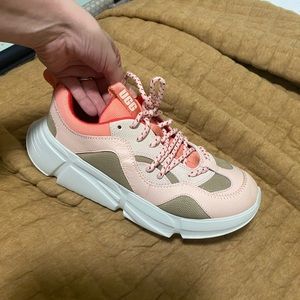 Worn once sooo comfy just not really my style